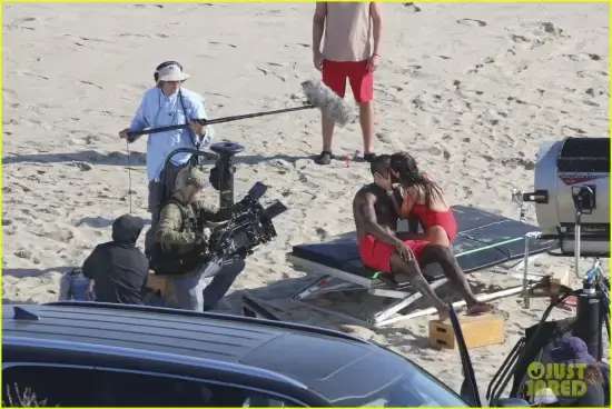 《海滩救护队》重启版片场照曝光
